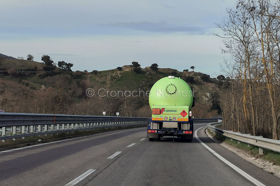 Da lunedì si ferma l’autotrasporto italiano: “il caro carburante ci impedisce di lavorare”