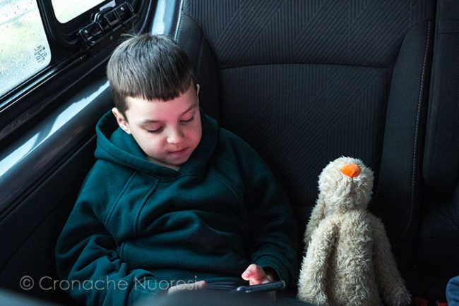 Uno dei bimbi ucraini in viaggio per l'Italia (foto S.Novellu)