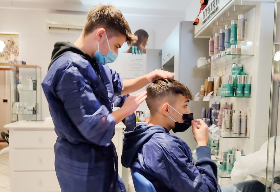 A Nuoro iscrizioni riaperte per il corso triennale gratuito di hairstyle