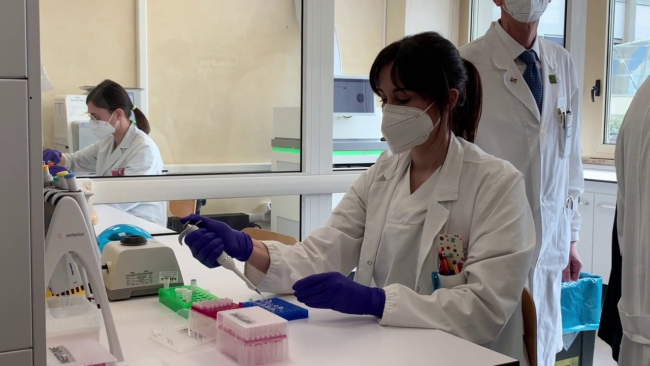 Covid: 11 morti e nuova impennata di contagi ma quasi 8mila test in più