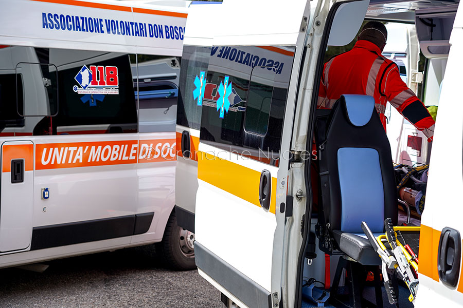 Un ferito nel tamponamento tra due auto sulla 131 DCN, in prossimità del bivio di Lula