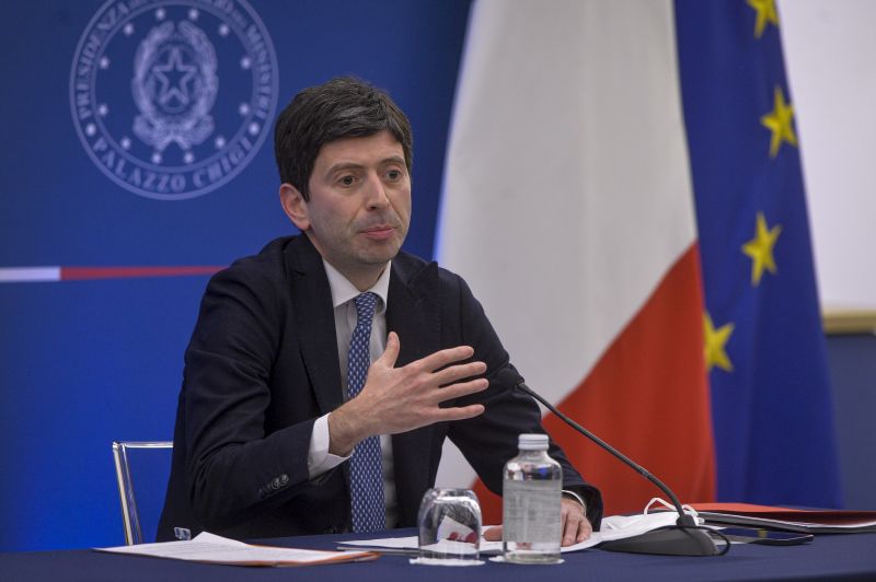 Covid, Speranza “Ipotesi vaccino annuale credibile e possibile”