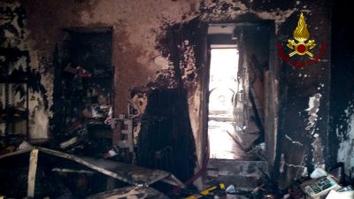 Il laboratorio di Bitti dopo l'incendio