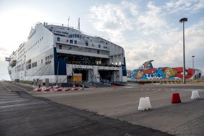 Traghetti al porto di Olbia (foto S.Novellu)