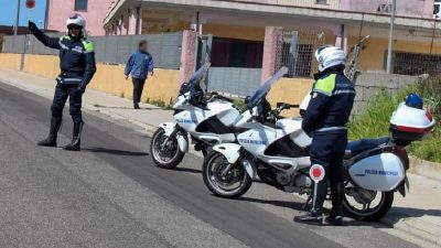 Un posto di blocco della Polizia Locale