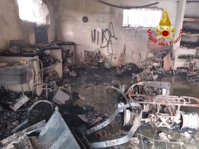 Uno dei locali dell'abitazione andata a fuoco a Cardedu