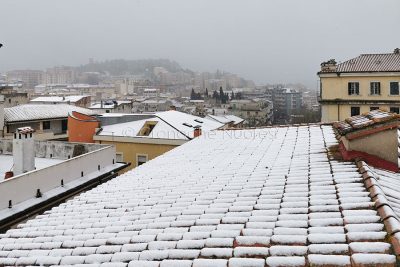 Uno scorcio di Nuoro sotto la neve (foto S.Novellu)