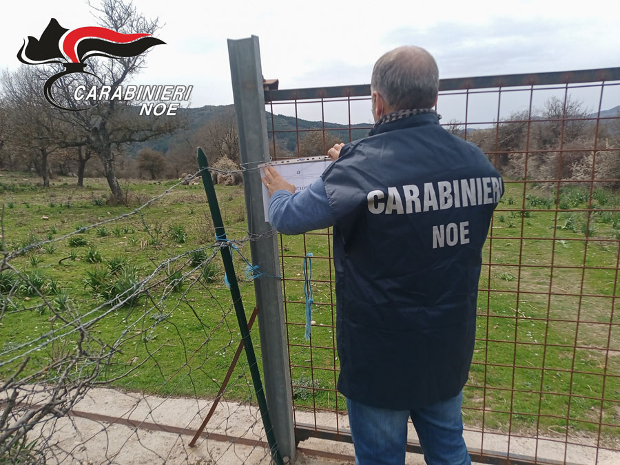 Utilizzavano un terreno a Villagrande Strisaili per interrare rifiuti speciali tessili provenienti dalla Toscana: 9 indagati
