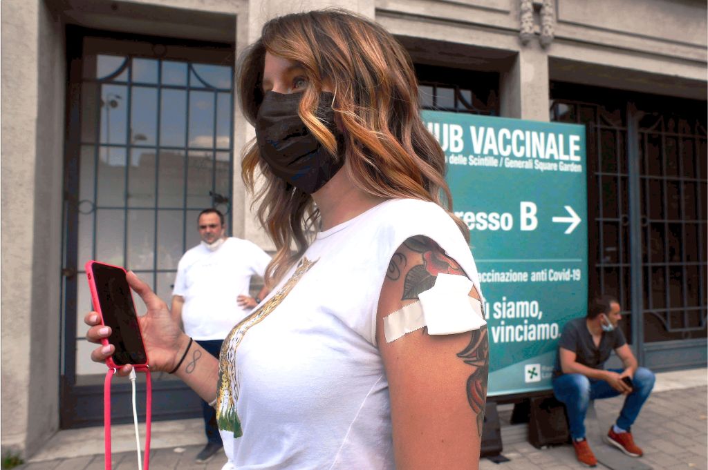 Covid, i nuovi positivi sono 44.489, le vittime 148, ricoveri in calo