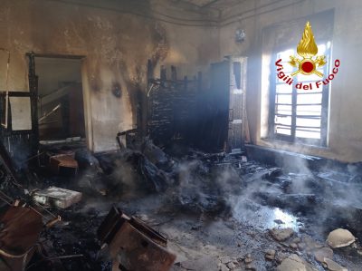 Gli arredi del Mulino distrutti dalle fiamme