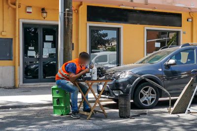 Lavori di ripristino della rete internet (foto S.Novellu)