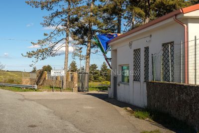 L'ingresso alla Colonia Penale di Mamone (foto S.Novellu)