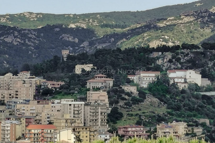 Nuoro. Parcheggi in via Sant’Onofrio: dopo la petizione revocato il divieto di fermata