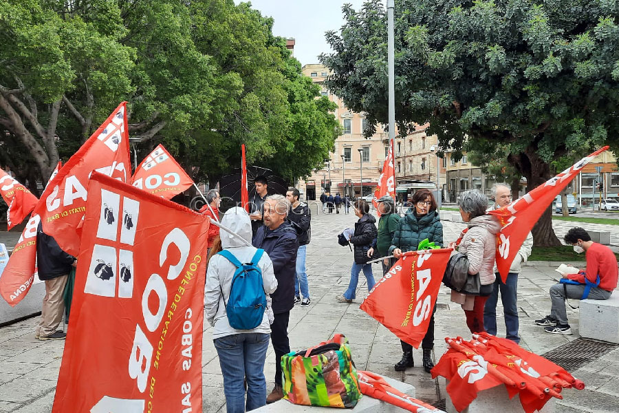 Anche la scuola sarda dice no ai quiz invalsi: presidio a Cagliari di tutti i sindacati di base