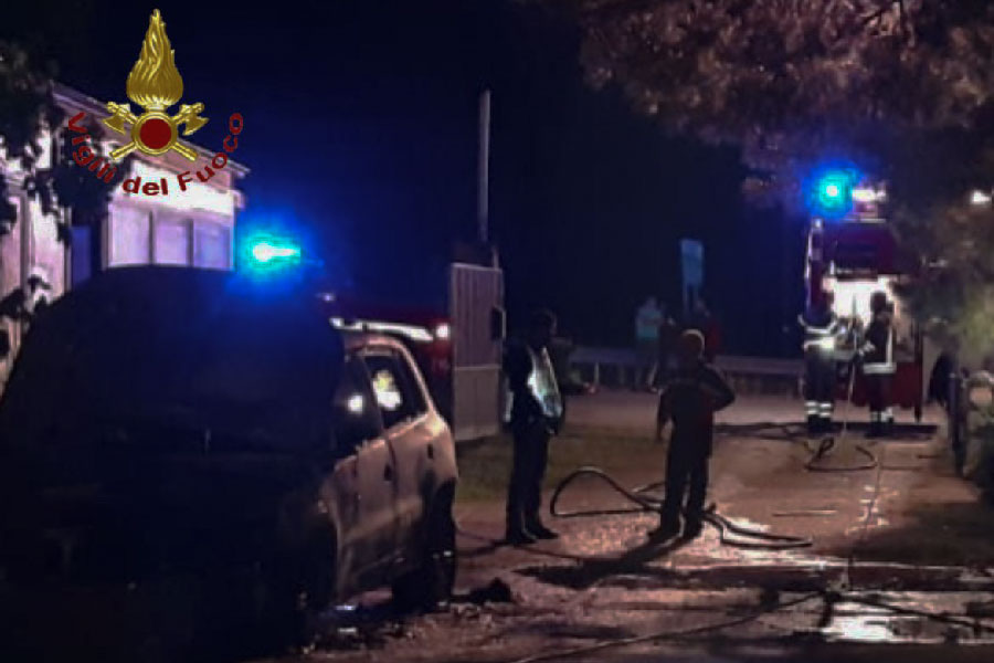 Incendi e incidenti: notte di super lavoro per i Vigili del Fuoco di Nuoro