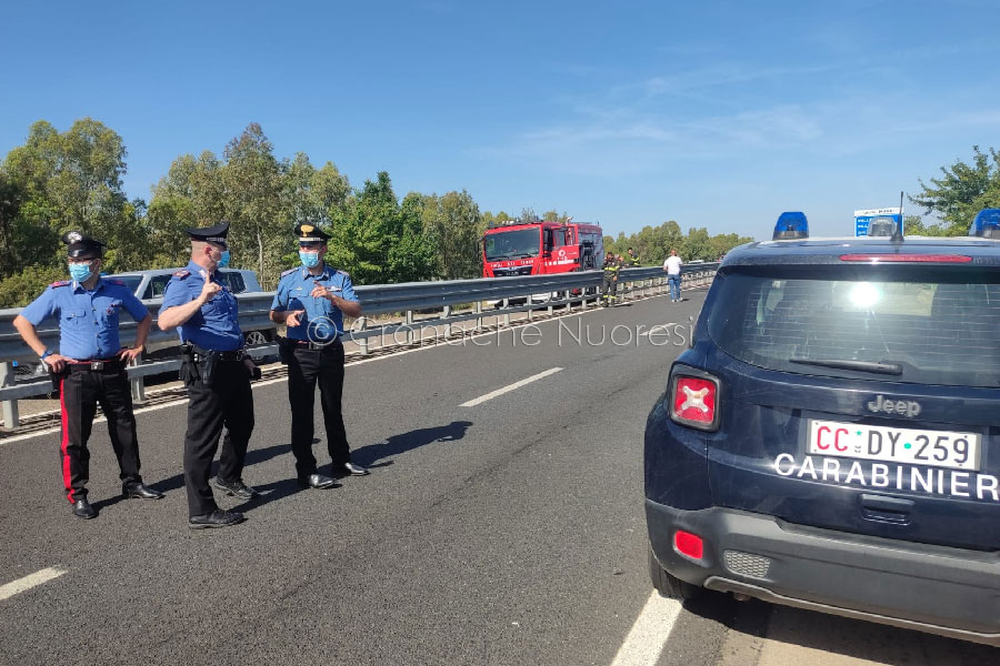 Tentano l’assalto al portavalori ma scatta il dispositivo macchia banconote: banditi in fuga