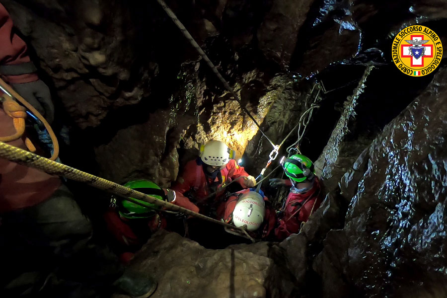 Urzulei. Speleologo infortunatosi nella grotta di S’Edera: scattano le manovre di recupero
