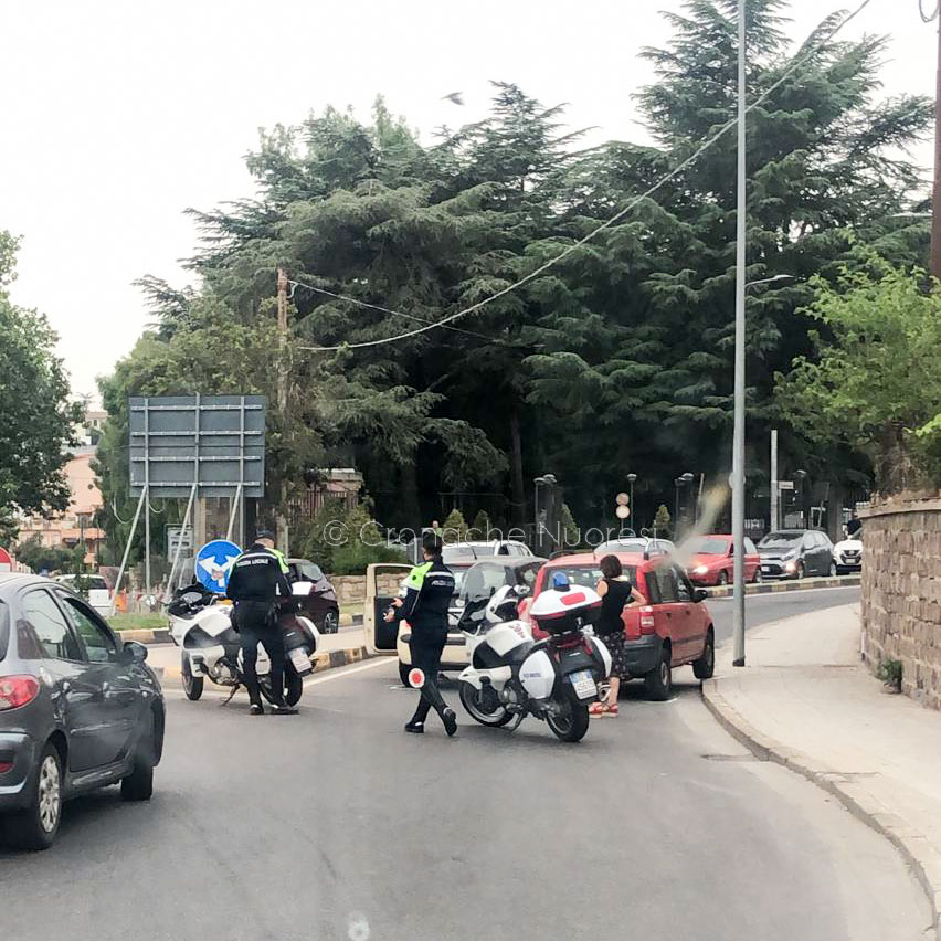 Nuoro. Incidente alla rotonda dello Zonchello: traffico in uscita dalla città paralizzato