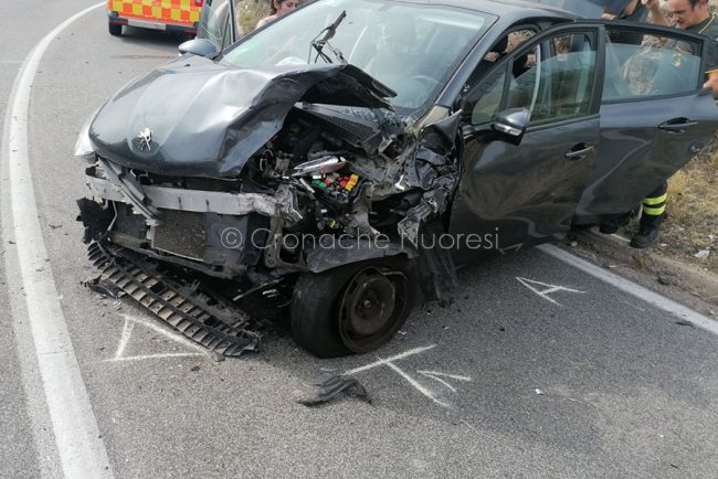 La Peugeot dopo l'impatto