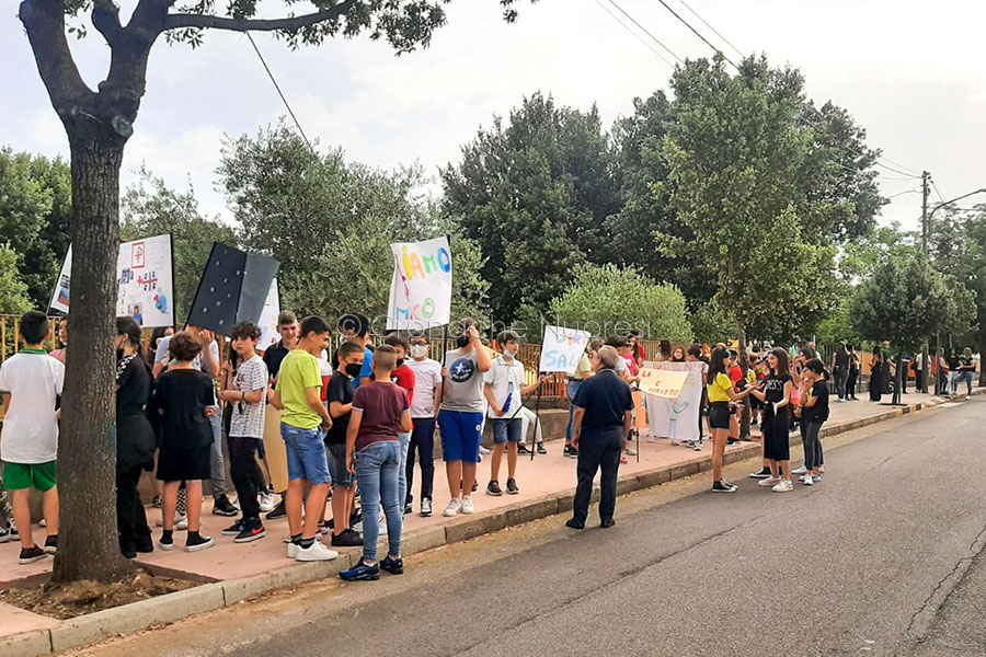 Ottana scende in piazza per rivendicare il diritto al medico di base e la pediatra