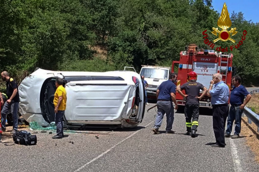 Perde il controllo dell’auto e si ribalta: 82enne all’ospedale in elisoccorso