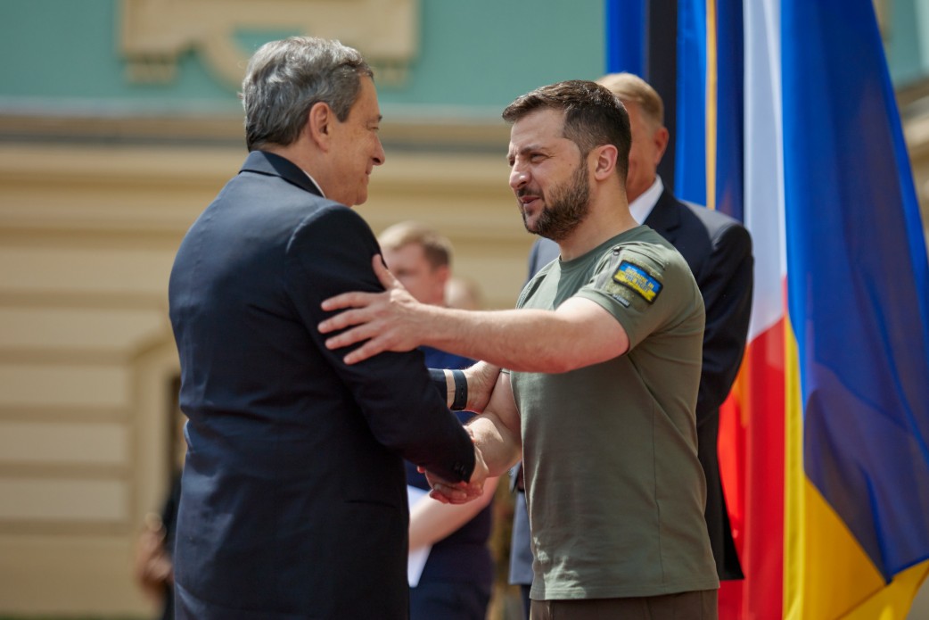 Ucraina candidata per l’UE. Zelensky ringrazia Draghi: «L’Italia è dalla nostra parte