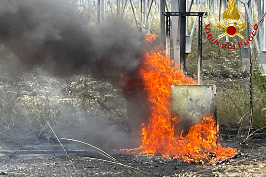 Ottana. Un guasto all’impianto fotovoltaico causa un incendio in 5 ettari di terreno