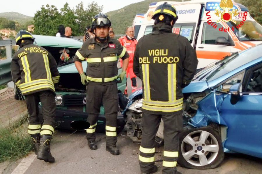 Frontale a Gavoi: gli occupanti delle auto se la cavano con poche contusioni