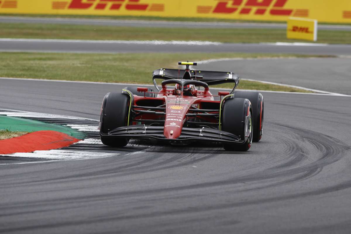 Pole di Sainz a Silverstone su Verstappen e Leclerc