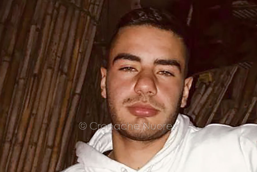 Irgoli. Non ce l’ha fatta Gabriele Carbone, caduto con la moto giovedì notte: lutto cittadino e annullate tutte le manifestazioni