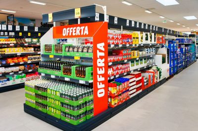 Il banco frigo di un supermercato