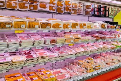 Il banco frigo di un supermercato