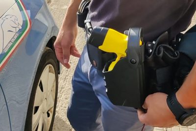 Il taser in dotazione alla Polizia di Nuoro