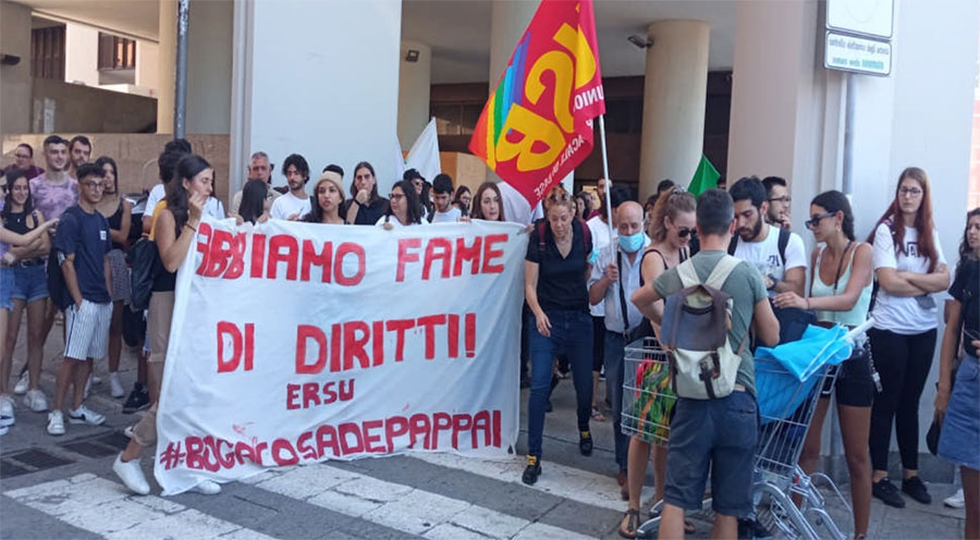 Cagliari: manifestazione degli universitari per gli alloggi e le borse di studio