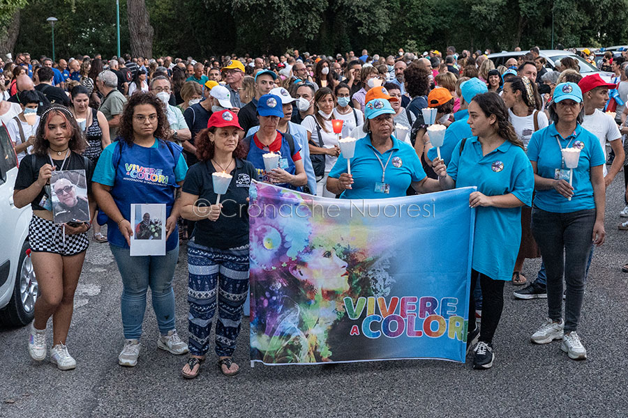 La marcia silenziosa di “Vivere a Colori”: “In un anno per la Sanità nulla è cambiato”