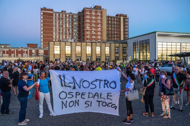 Nuoro, fiaccolata per la sanita' (foto S.Novellu)