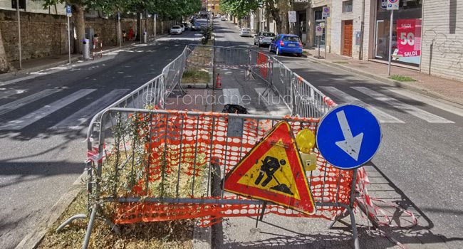 Nuoro, la voragine aperta in via Manzoni (foto S.Novellu)