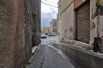 Nuoro perdita d'acqua in via Ferracciu (foto S.Novellu)