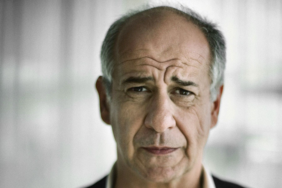 Toni Servillo legge Grazia Deledda: “Con lei la Sardegna è mitica e magica”