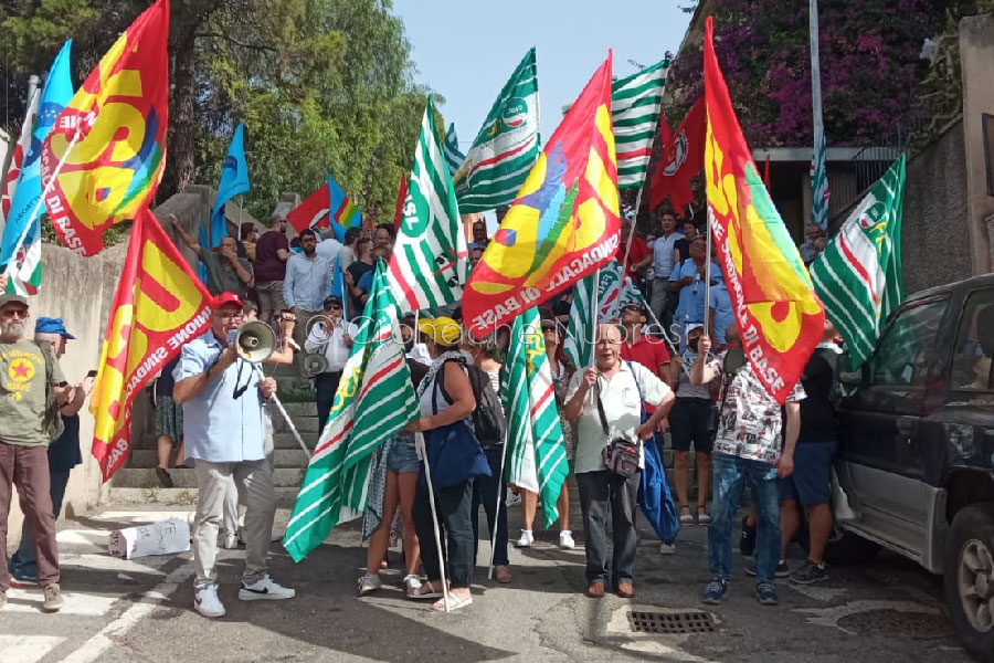 A Cagliari in centinaia per dire no alla chiusura del Pronto soccorso di Iglesias