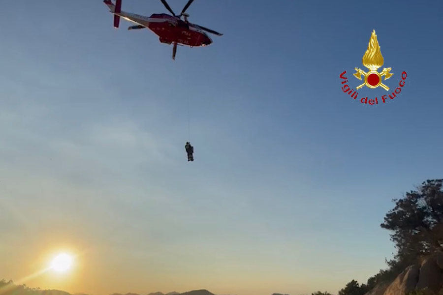 Precipita da un costone: spettacolare recupero dei VVF – VIDEO