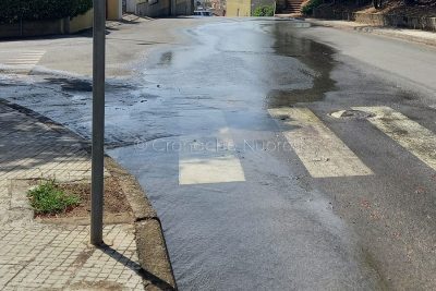Perdita d'acqua in via Aldo Moro