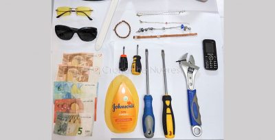 Una parte del materiale sequestrato dalla Polizia