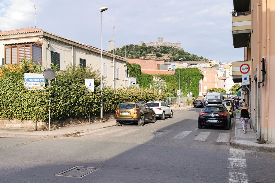 Bosa. Bimbo rimane intrappolato nell’auto: intervengono i Carabinieri