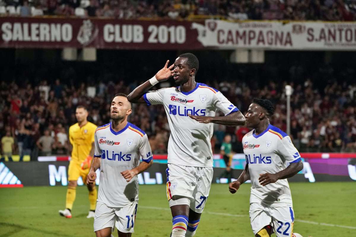 Prima vittoria stagionale del Lecce, Salernitana ko 2-1