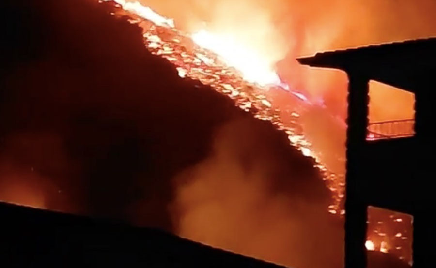 Incendio a Bosa. La pioggia è provvidenziale: scampato pericolo per persone e case