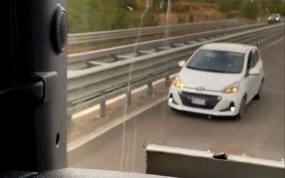 L'utilitaria contromano sulla 131