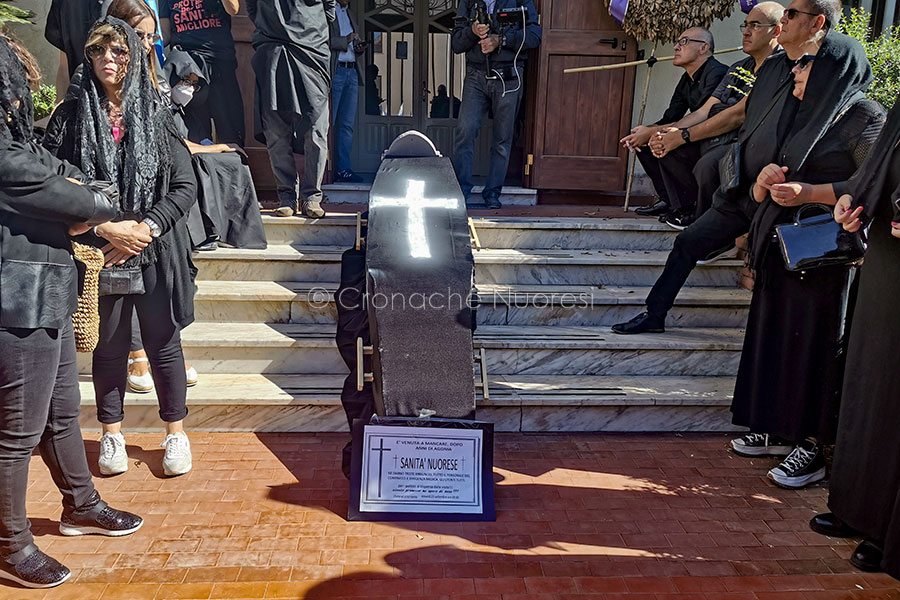 Migliaia di persone  in piazza a Nuoro per Sanità e Trasporti