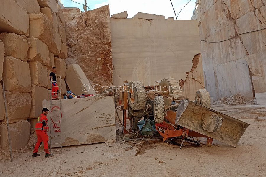 Incidente nelle cave di Orosei. 58enne precipita con un escavatore per 9 metri: è grave