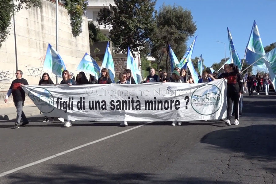Il Nuorese in piazza a Nuoro per Sanità e Trasporti – VIDEO